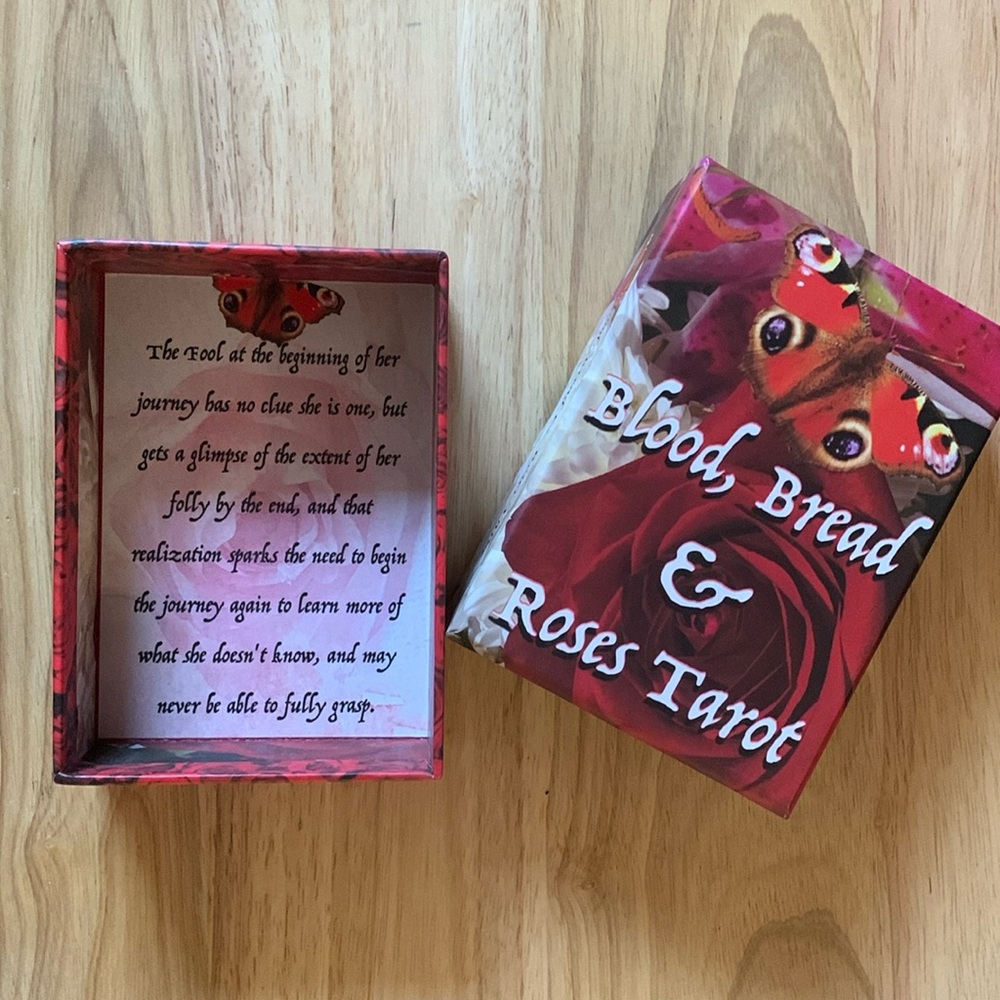 Blood, Bread & Roses Tarot - Picture 4 of 12